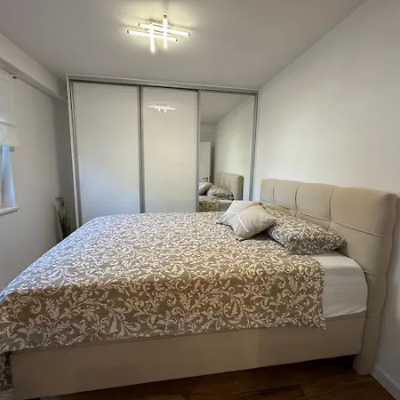 Apartman Flora *