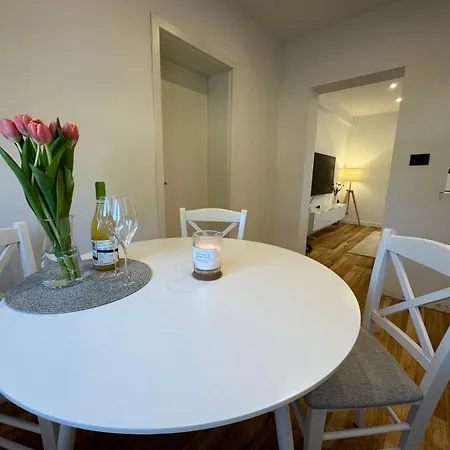 Flora Apartman Valbandon