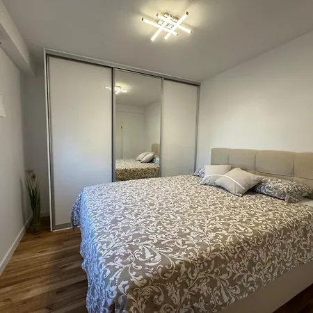 Flora Apartman Valbandon